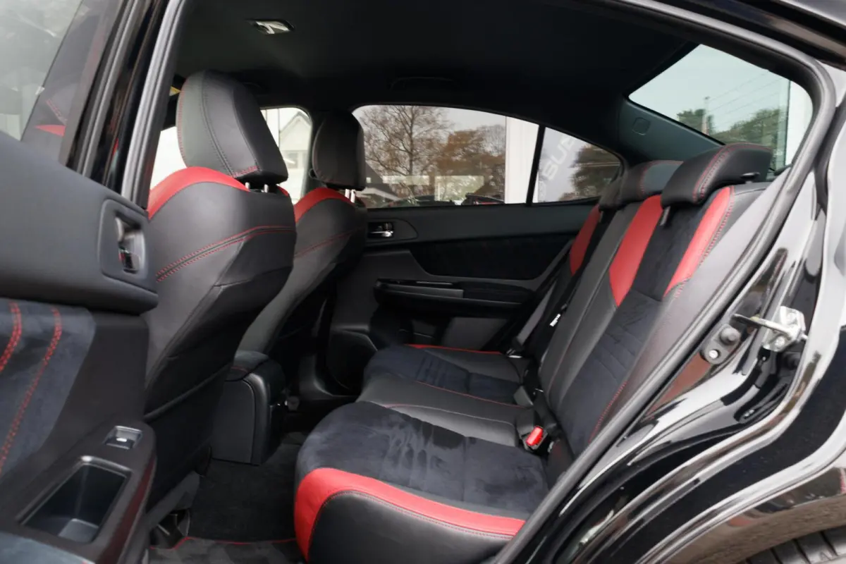 STI 2.5T 300PK Sport | 5750 KM! |