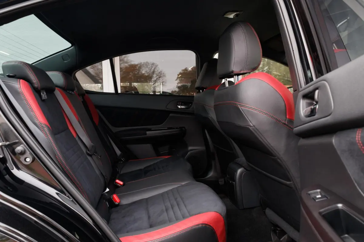 STI 2.5T 300PK Sport | 5750 KM! |