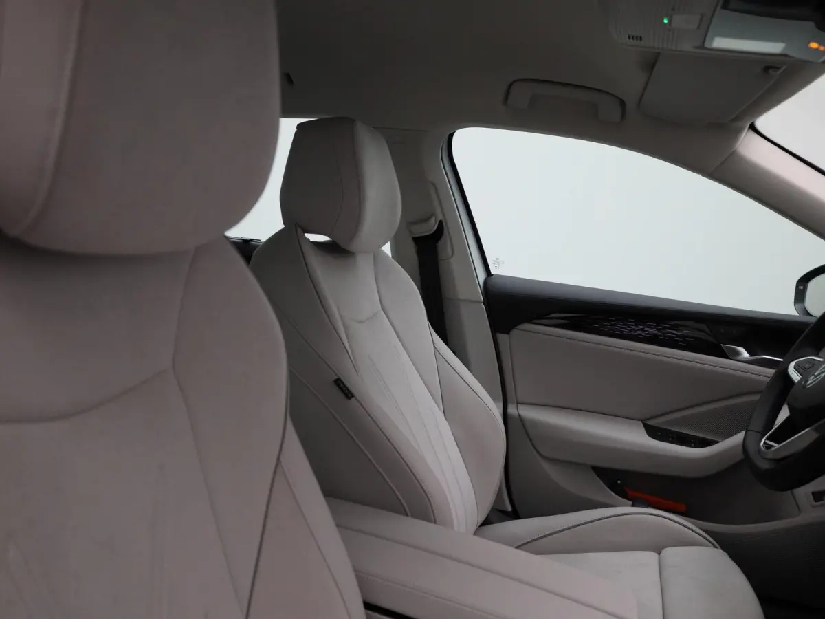 1.5 eTSI Elegance Business | Direct leverbaar | LED Matrix koplampen | Achterklep elektrisch te openen | Keyless Access | Stoelverwarming | Stuurwielverwarming | Voorstoelen Ergo-Active