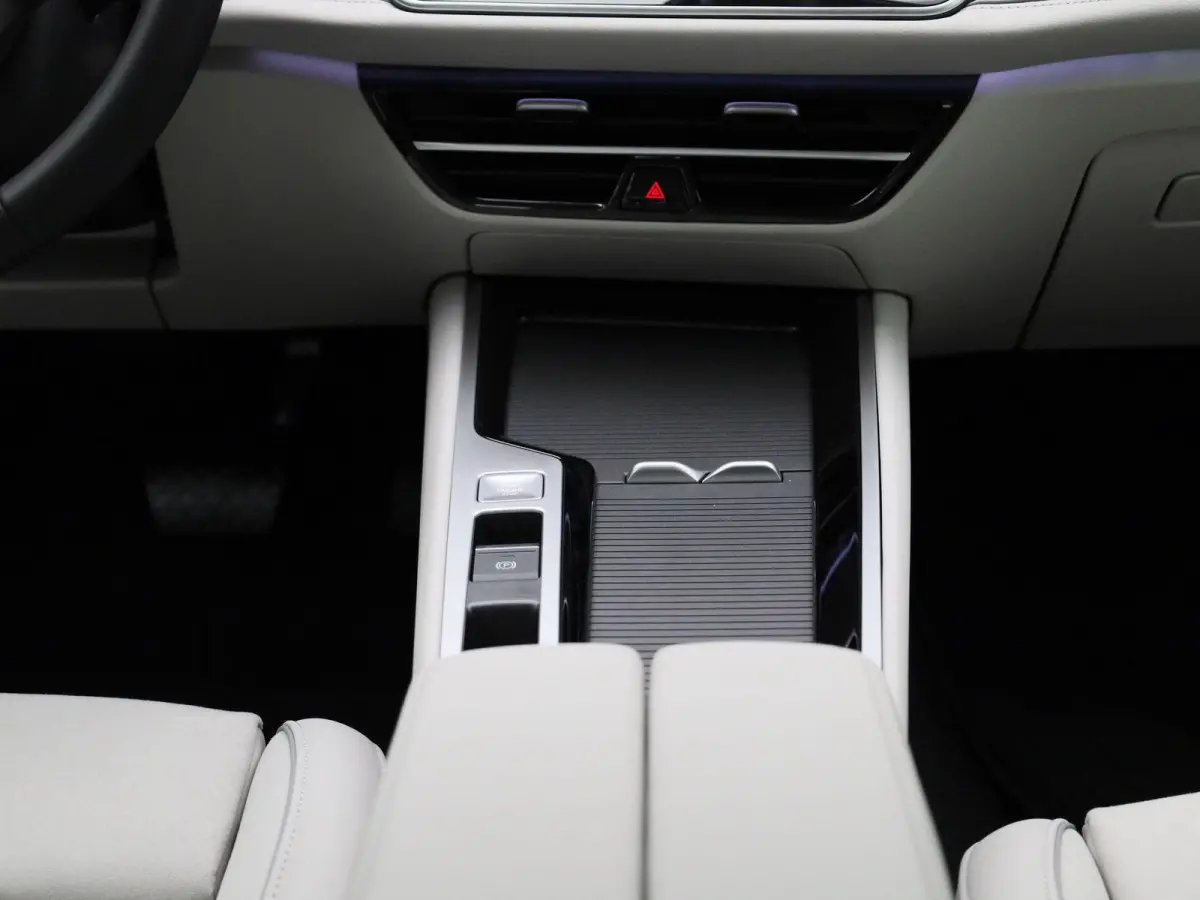 1.5 eTSI Elegance Business | Direct leverbaar | LED Matrix koplampen | Achterklep elektrisch te openen | Keyless Access | Stoelverwarming | Stuurwielverwarming | Voorstoelen Ergo-Active