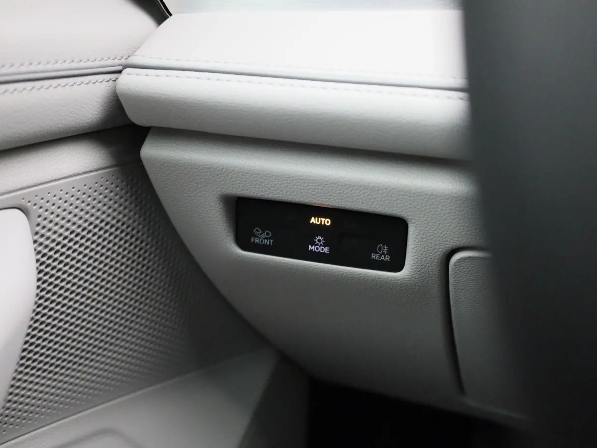 1.5 eTSI Elegance Business | Direct leverbaar | LED Matrix koplampen | Achterklep elektrisch te openen | Keyless Access | Stoelverwarming | Stuurwielverwarming | Voorstoelen Ergo-Active