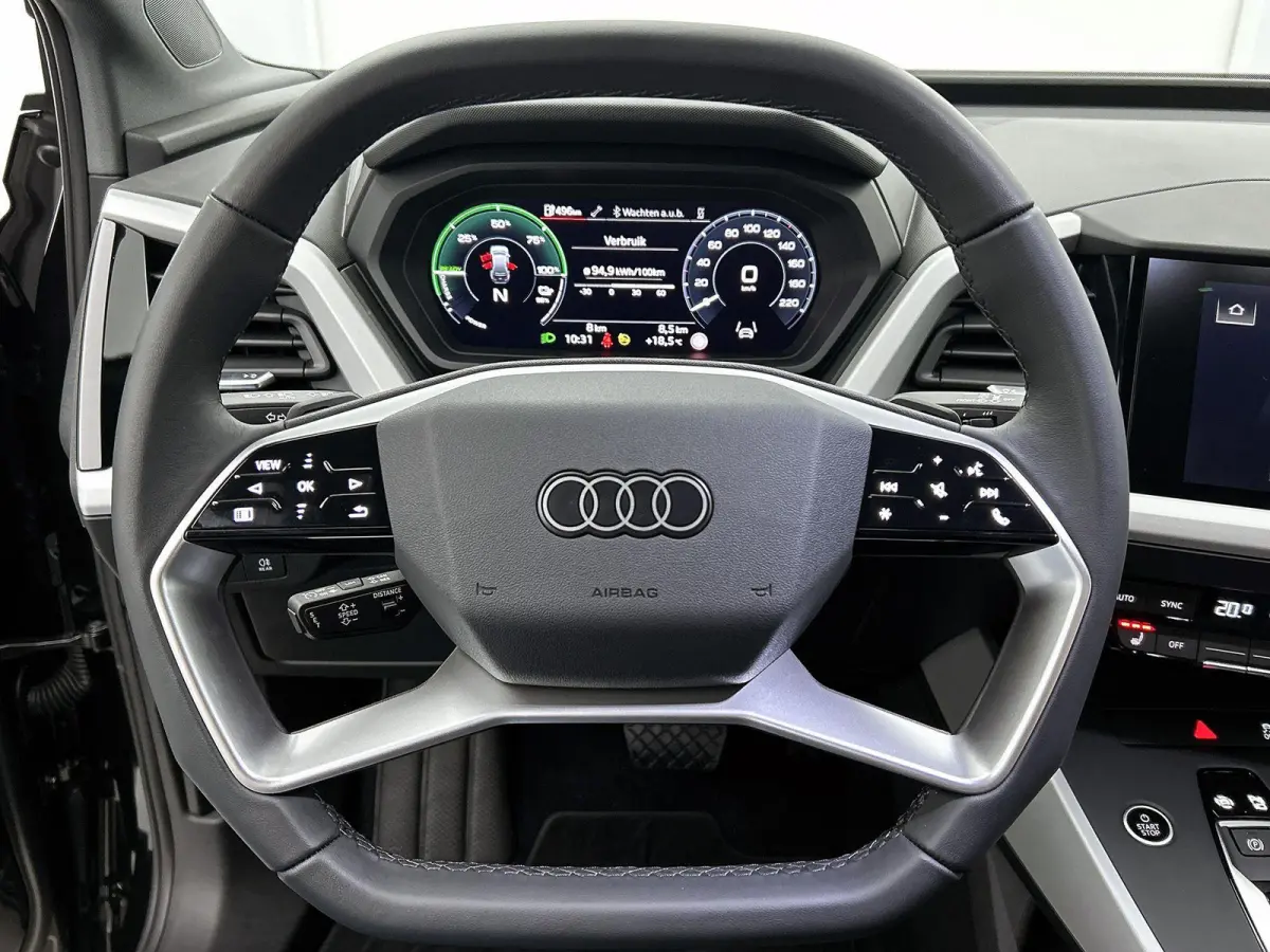 40 Edition 77 kWh 204 PK | Audi soundsystem | 21 inch velgen | Elektrische trekhaak | Edition | Apple CarPlay | Android Auto | Assistentiepakket plus | Comfortpakket | Mythoszwart metallic |