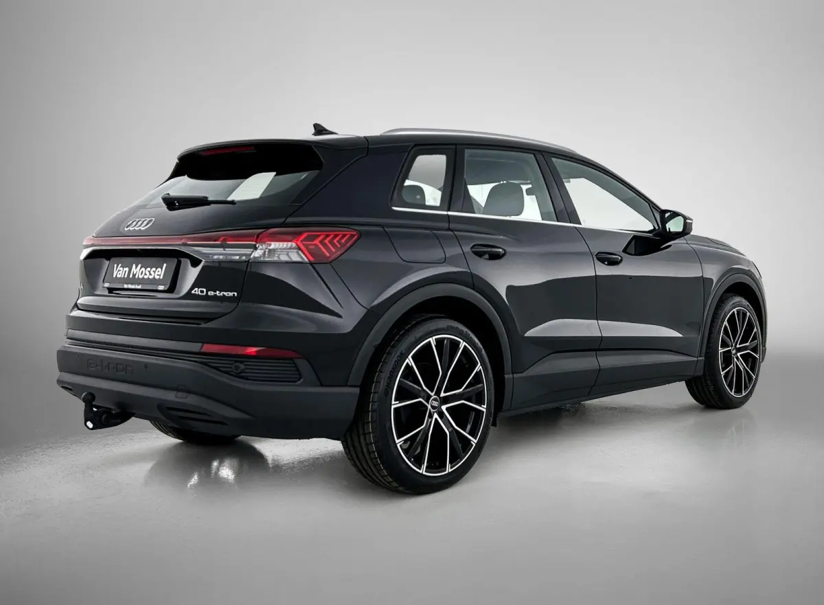 40 Edition 77 kWh 204 PK | Audi soundsystem | 21 inch velgen | Elektrische trekhaak | Edition | Apple CarPlay | Android Auto | Assistentiepakket plus | Comfortpakket | Mythoszwart metallic |