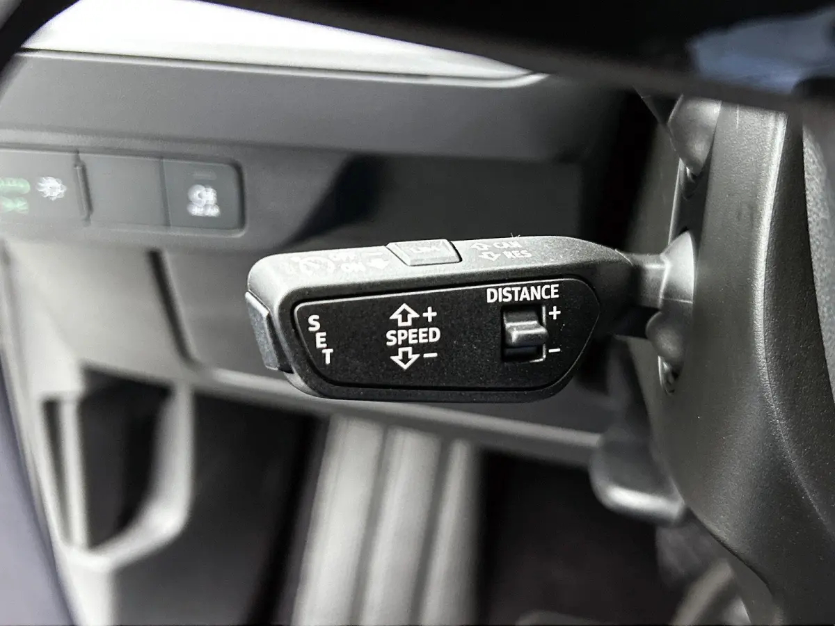 40 Edition 77 kWh 204 PK | Audi soundsystem | 21 inch velgen | Elektrische trekhaak | Edition | Apple CarPlay | Android Auto | Assistentiepakket plus | Comfortpakket | Mythoszwart metallic |
