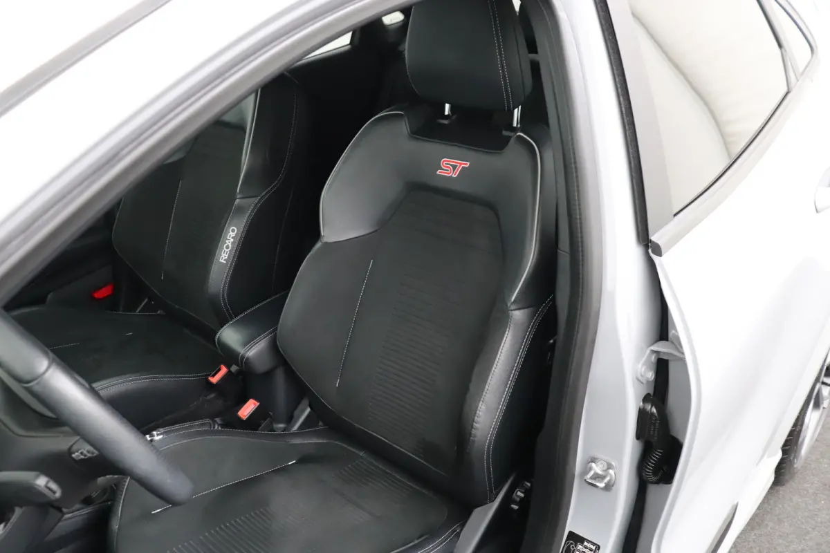 1.5 200 PK ST-X Recaro/Kuipstoelen 19'LMV B&O-Sound Full-Options