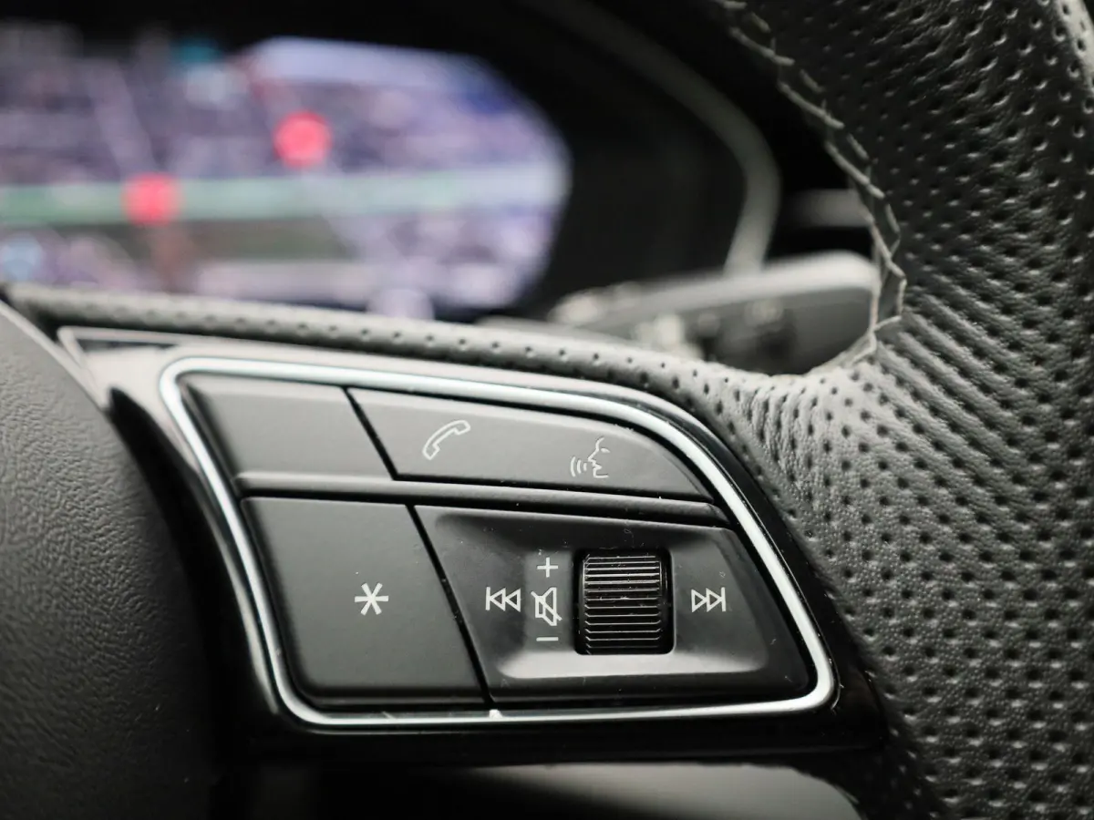 40 TFSI S edition 204 PK | Automaat | LED Koplampen | S-line | Navigatie Plus | Audi Sound System | Optiekpakket Zwart Plus | Virtual Cockpit | Parkeersensoren | Privacy Glass | Cruise Contr