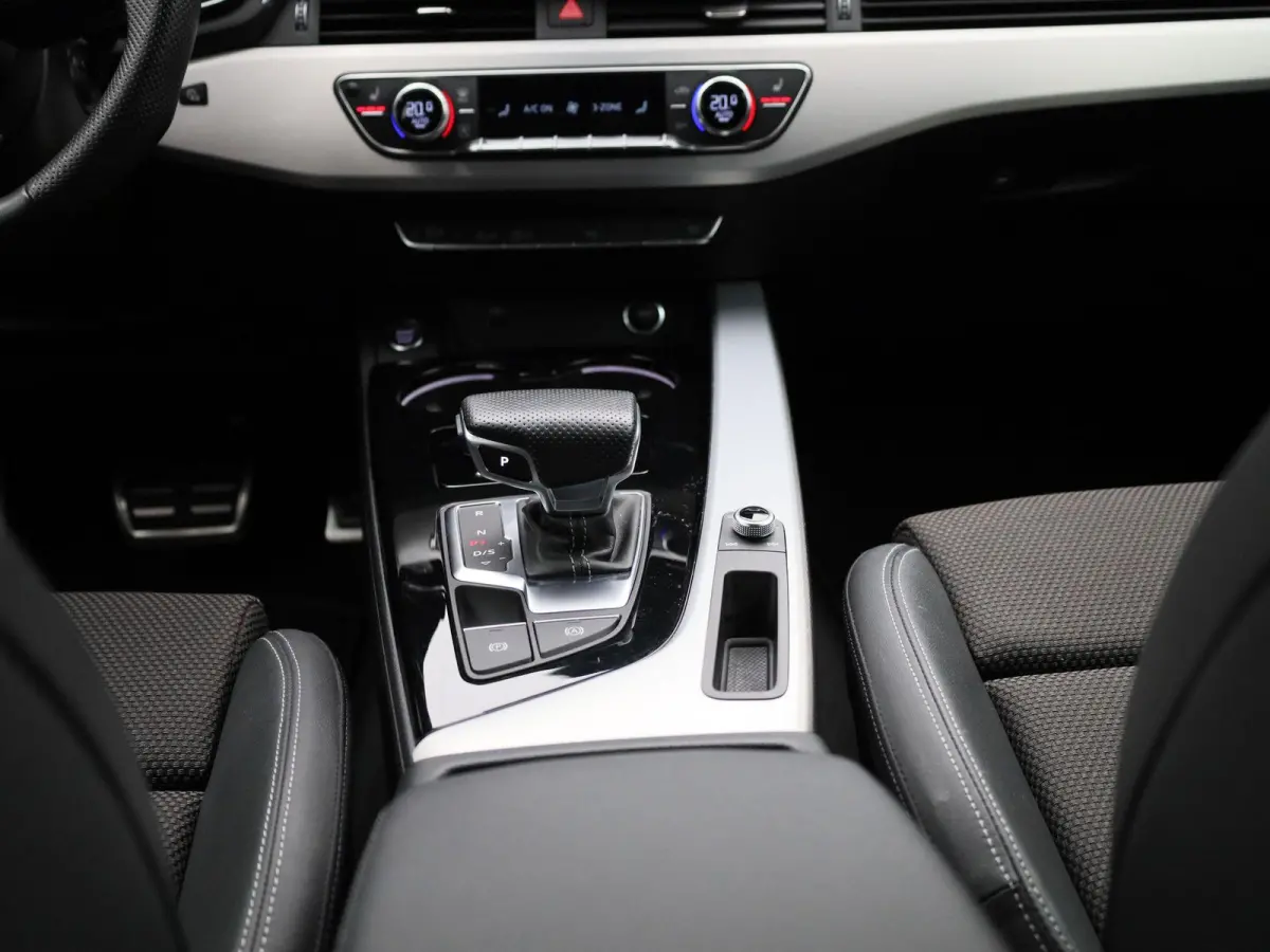 40 TFSI S edition 204 PK | Automaat | LED Koplampen | S-line | Navigatie Plus | Audi Sound System | Optiekpakket Zwart Plus | Virtual Cockpit | Parkeersensoren | Privacy Glass | Cruise Contr