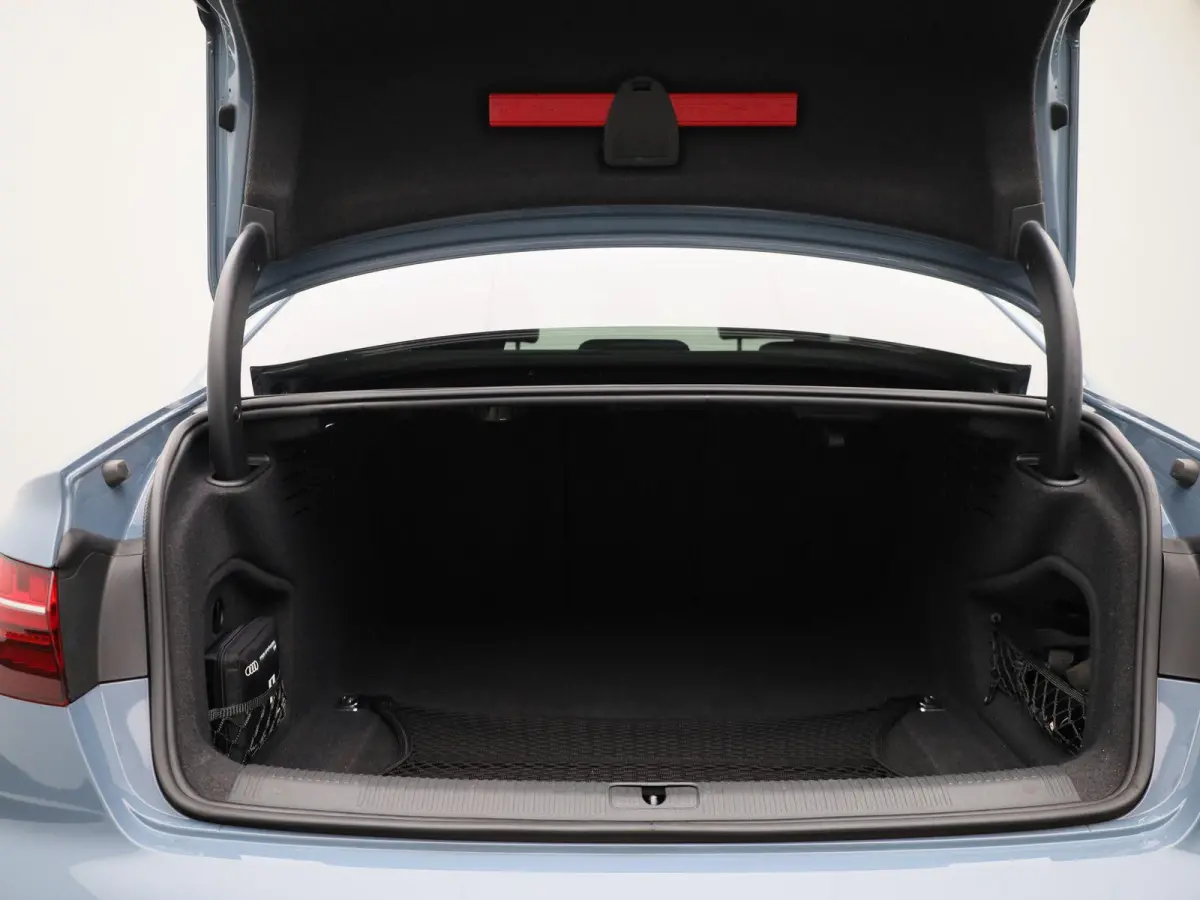 40 TFSI S edition 204 PK | Automaat | LED Koplampen | S-line | Navigatie Plus | Audi Sound System | Optiekpakket Zwart Plus | Virtual Cockpit | Parkeersensoren | Privacy Glass | Cruise Contr