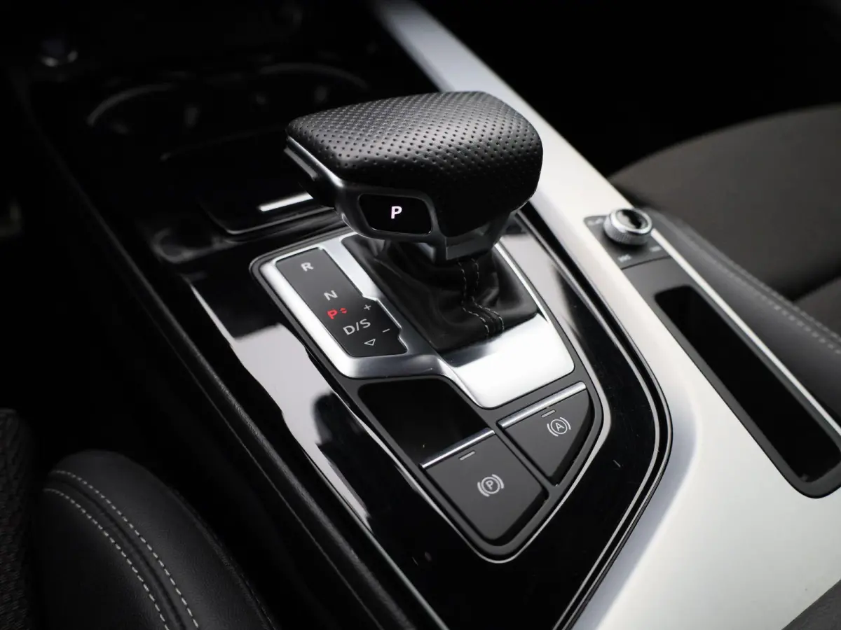 40 TFSI S edition 204 PK | Automaat | LED Koplampen | S-line | Navigatie Plus | Audi Sound System | Optiekpakket Zwart Plus | Virtual Cockpit | Parkeersensoren | Privacy Glass | Cruise Contr