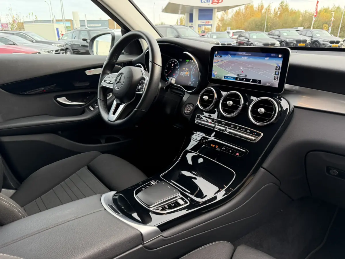 4MATIC Advantage Carplay Stoelverwarming Achteruitrijcamera LED 20 inch