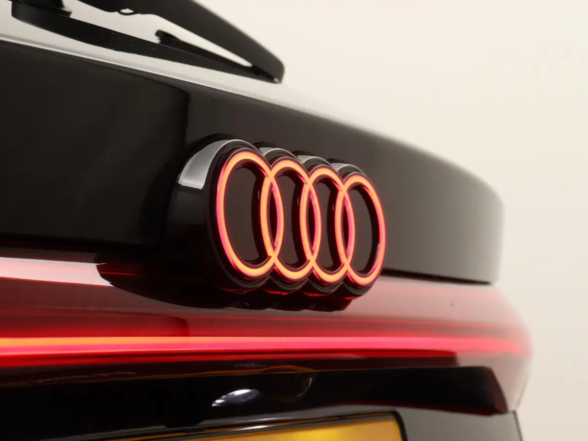S edition performance 100 kWh | S-line | Navigatie | Adaptive cruise control l B&O Premium soundsysteem l 360 graden camera l Elektrisch verstelbare bestuurdersstoel met geheugen l 3-zone El
