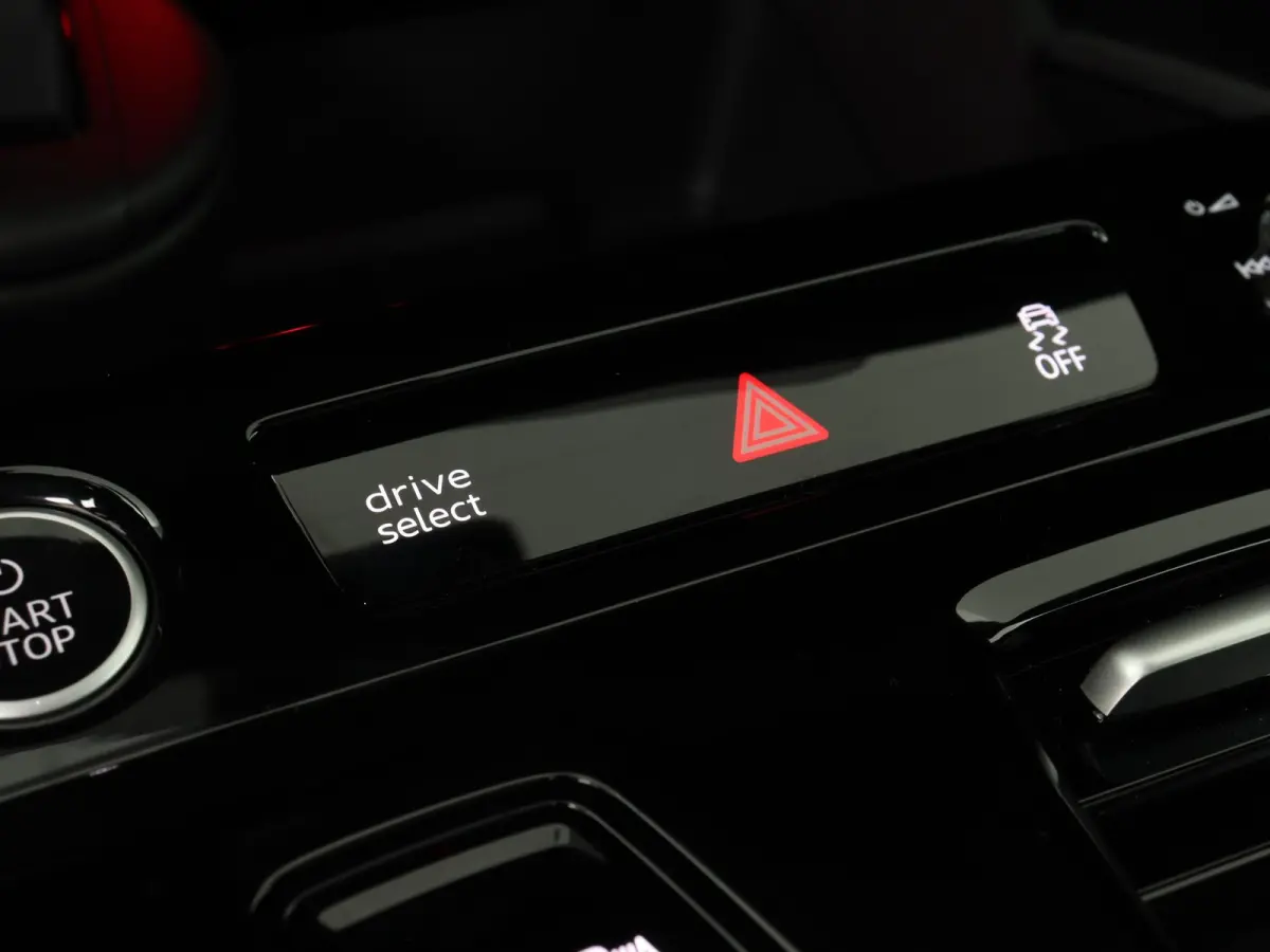 S edition performance 100 kWh | S-line | Navigatie | Adaptive cruise control l B&O Premium soundsysteem l 360 graden camera l Elektrisch verstelbare bestuurdersstoel met geheugen l 3-zone El