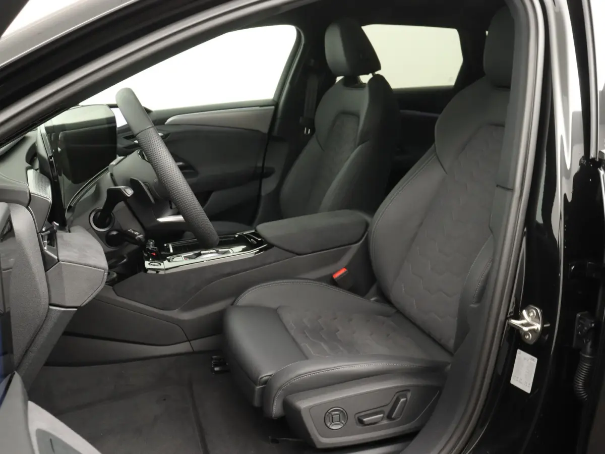 S edition performance 100 kWh | S-line | Navigatie | Adaptive cruise control l B&O Premium soundsysteem l 360 graden camera l Elektrisch verstelbare bestuurdersstoel met geheugen l 3-zone El