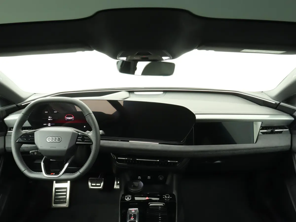 S edition performance 100 kWh | S-line | Navigatie | Adaptive cruise control l B&O Premium soundsysteem l 360 graden camera l Elektrisch verstelbare bestuurdersstoel met geheugen l 3-zone El