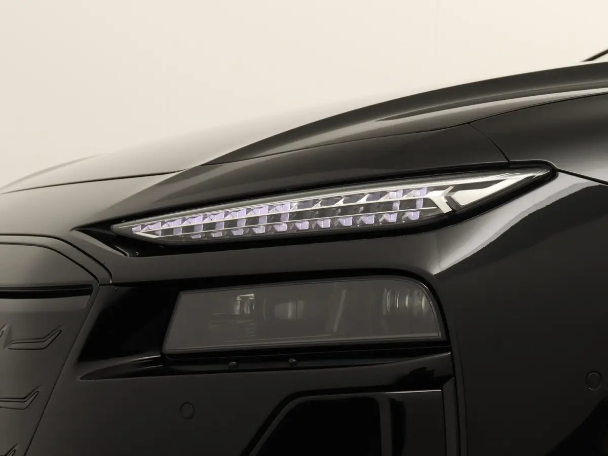 S edition performance 100 kWh | S-line | Navigatie | Adaptive cruise control l B&O Premium soundsysteem l 360 graden camera l Elektrisch verstelbare bestuurdersstoel met geheugen l 3-zone El