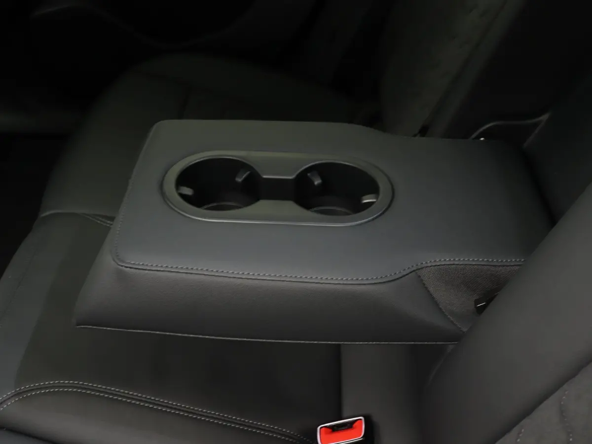 S edition performance 100 kWh | S-line | Navigatie | Adaptive cruise control l B&O Premium soundsysteem l 360 graden camera l Elektrisch verstelbare bestuurdersstoel met geheugen l 3-zone El