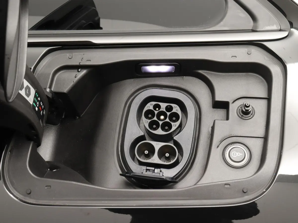 S edition performance 100 kWh | S-line | Navigatie | Adaptive cruise control l B&O Premium soundsysteem l 360 graden camera l Elektrisch verstelbare bestuurdersstoel met geheugen l 3-zone El
