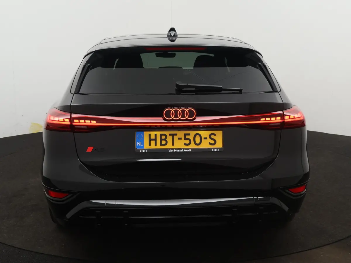 S edition performance 100 kWh | S-line | Navigatie | Adaptive cruise control l B&O Premium soundsysteem l 360 graden camera l Elektrisch verstelbare bestuurdersstoel met geheugen l 3-zone El