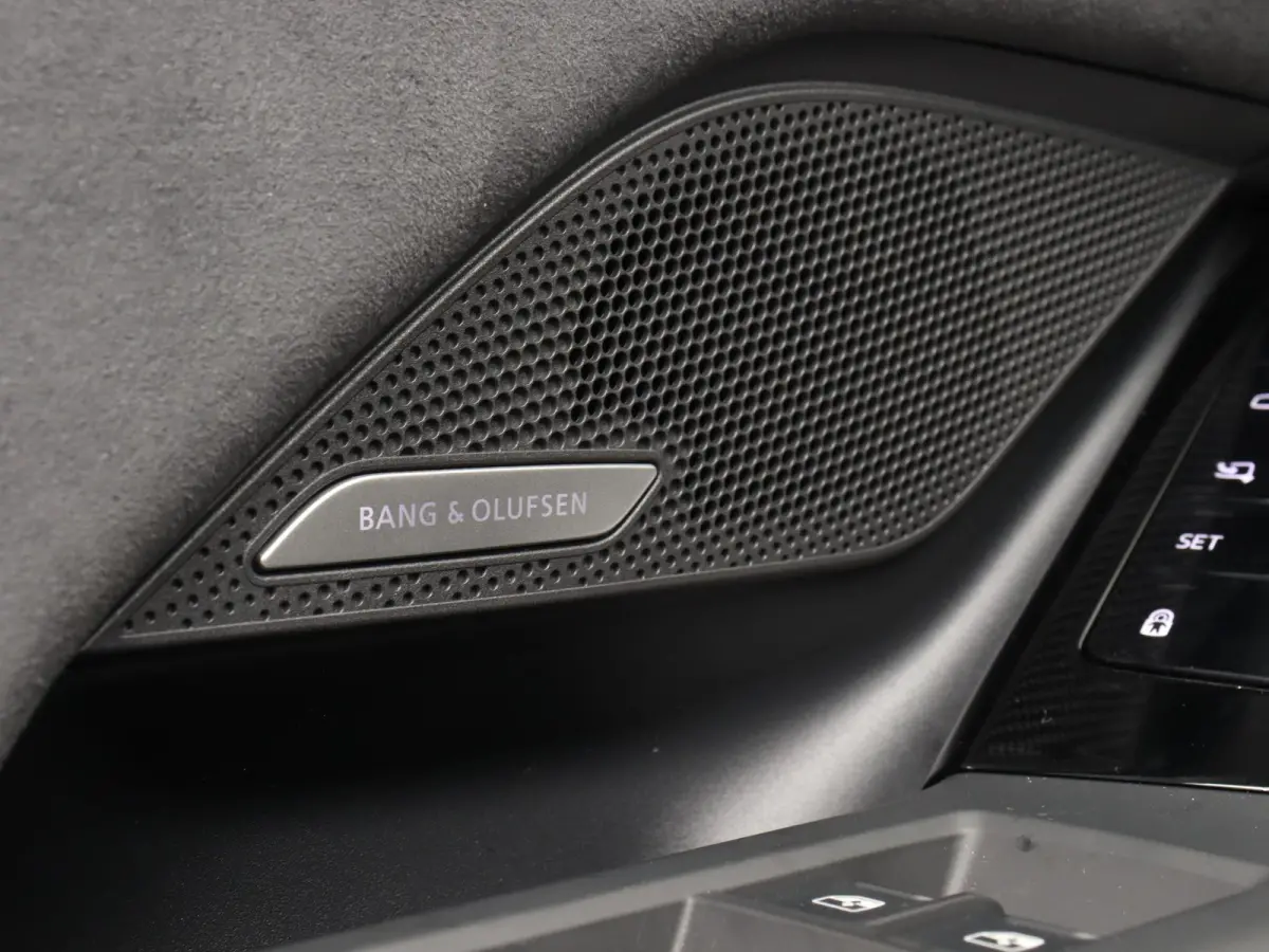 S edition performance 100 kWh | S-line | Navigatie | Adaptive cruise control l B&O Premium soundsysteem l 360 graden camera l Elektrisch verstelbare bestuurdersstoel met geheugen l 3-zone El