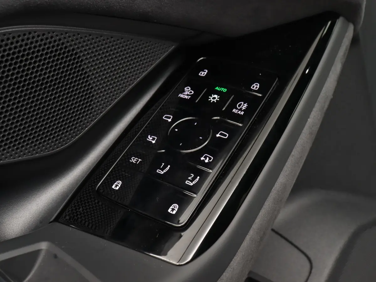S edition performance 100 kWh | S-line | Navigatie | Adaptive cruise control l B&O Premium soundsysteem l 360 graden camera l Elektrisch verstelbare bestuurdersstoel met geheugen l 3-zone El