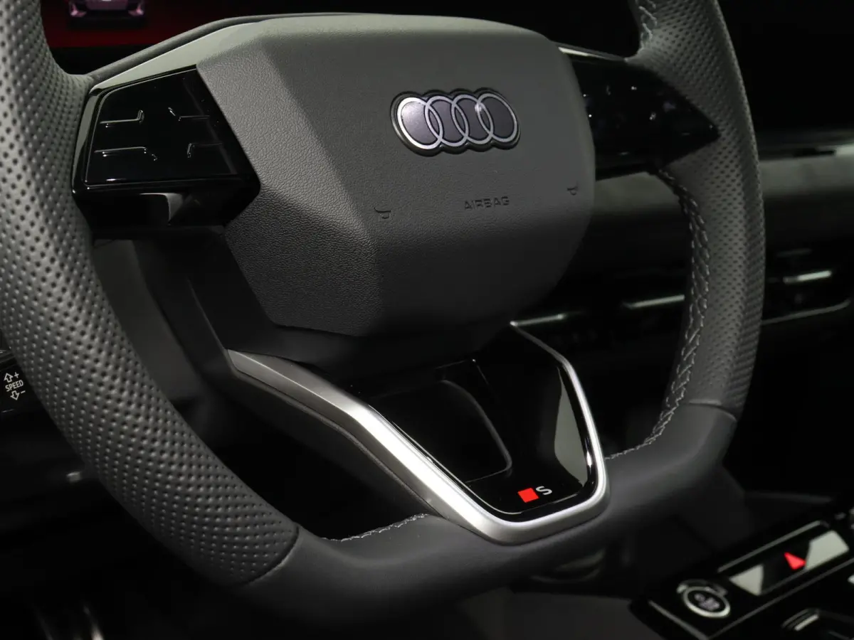S edition performance 100 kWh | S-line | Navigatie | Adaptive cruise control l B&O Premium soundsysteem l 360 graden camera l Elektrisch verstelbare bestuurdersstoel met geheugen l 3-zone El