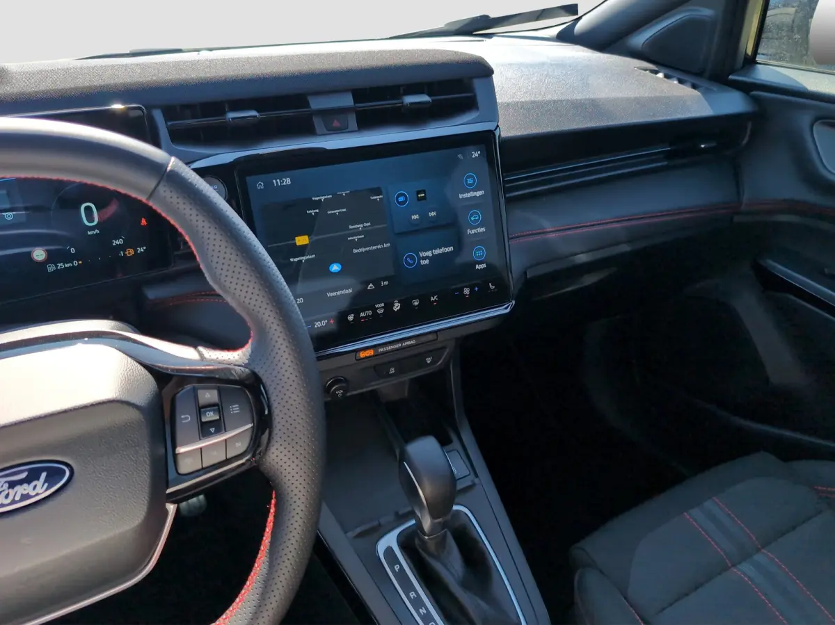 1.0 EcoBoost ST-Line 125pk | Achteruitrijcamera | Apple Carplay/Android Auto|telefoonintegratie premium | Extra getint glas