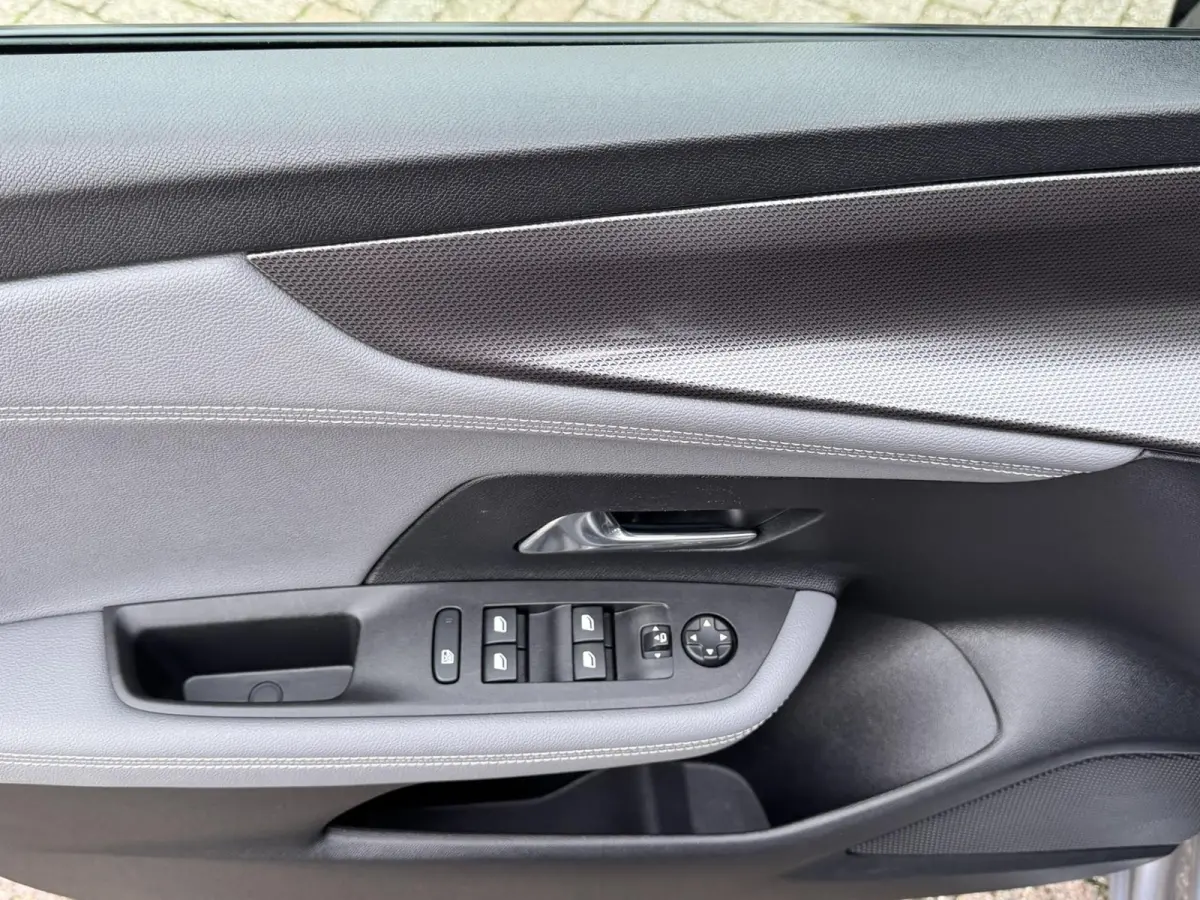 1.2 Turbo Elegance Cruise control Climate control Stoel- stuurverwarming Apple / Android Parkeersensoren plus camera