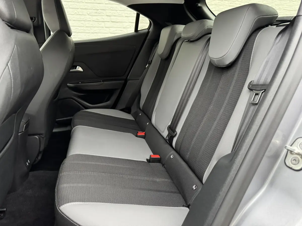 1.2 Turbo Elegance Cruise control Climate control Stoel- stuurverwarming Apple / Android Parkeersensoren plus camera