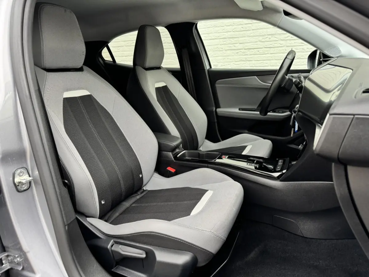 1.2 Turbo Elegance Cruise control Climate control Stoel- stuurverwarming Apple / Android Parkeersensoren plus camera