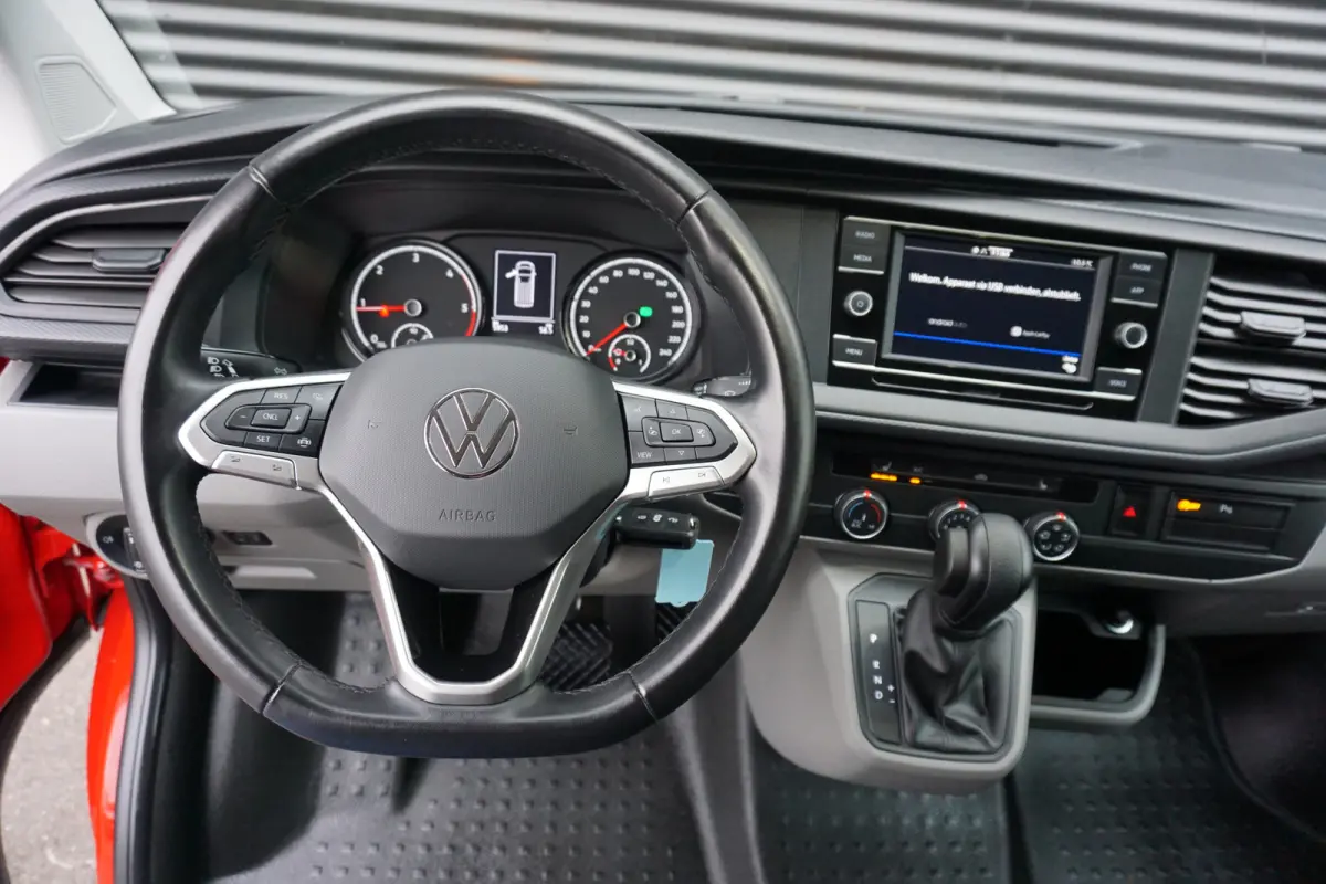 150PK Automaat L2H1 Apple Carplay Camera Cruise 18" Velgen Sidesteps PDC Standkachel Stoelverwarming Trekhaak