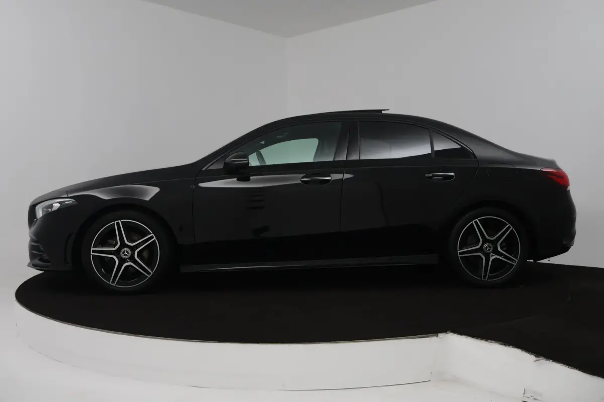 200 Business Solution AMG (PANORAMADAK, STOELVERWARMING, ACHTERUITRIJCAMERA, SFEERVERLICHTING)