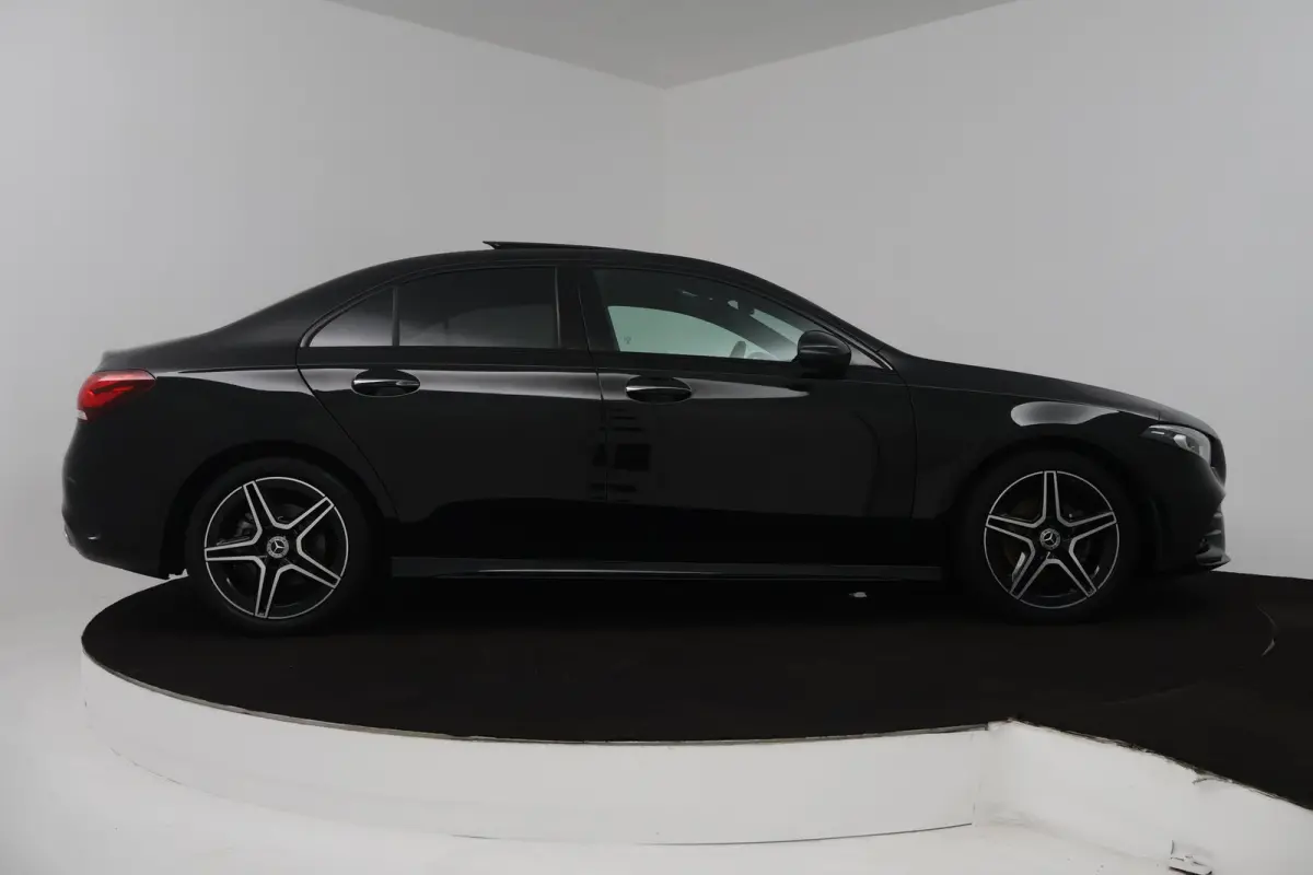 200 Business Solution AMG (PANORAMADAK, STOELVERWARMING, ACHTERUITRIJCAMERA, SFEERVERLICHTING)