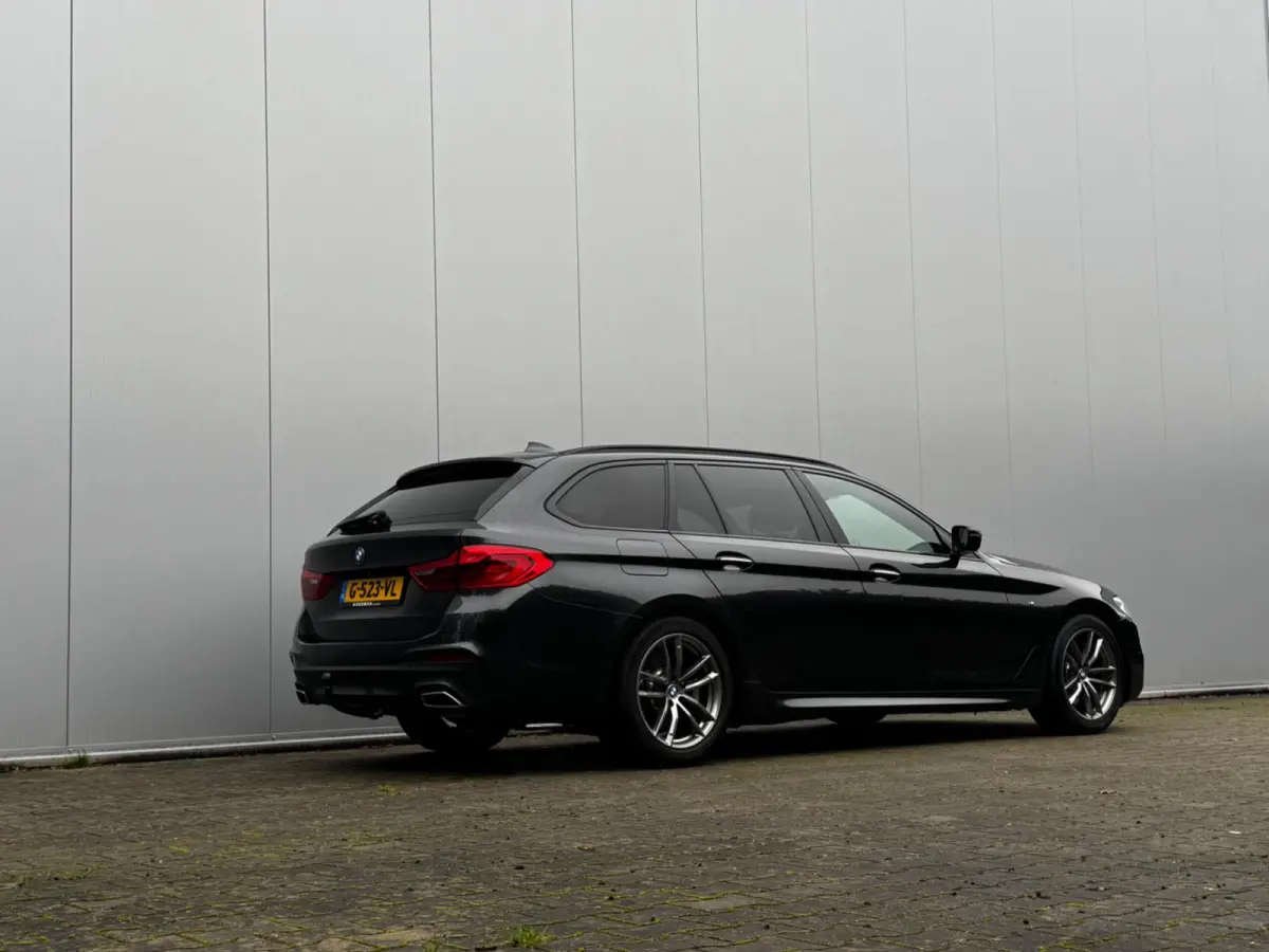 520i M-SPORT HIGH EXECUTIVE PANORAMADAK DEALER STOELVERWARMING LEDER M PAKKET VIRTUAL AMBIANCE TREKHAAK