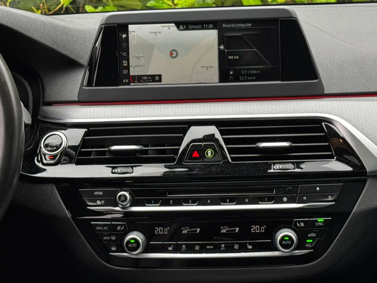 520i M-SPORT HIGH EXECUTIVE PANORAMADAK DEALER STOELVERWARMING LEDER M PAKKET VIRTUAL AMBIANCE TREKHAAK