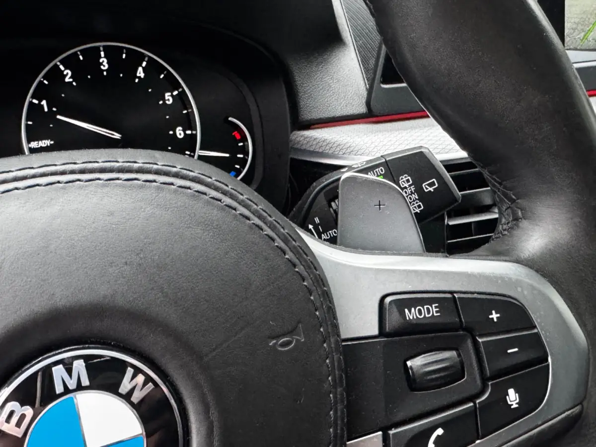 520i M-SPORT HIGH EXECUTIVE PANORAMADAK DEALER STOELVERWARMING LEDER M PAKKET VIRTUAL AMBIANCE TREKHAAK