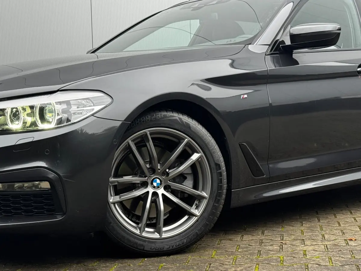520i M-SPORT HIGH EXECUTIVE PANORAMADAK DEALER STOELVERWARMING LEDER M PAKKET VIRTUAL AMBIANCE TREKHAAK