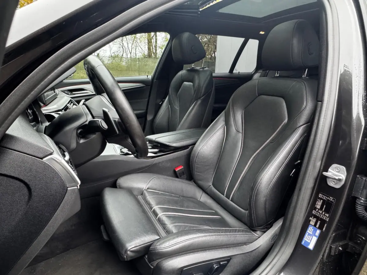 520i M-SPORT HIGH EXECUTIVE PANORAMADAK DEALER STOELVERWARMING LEDER M PAKKET VIRTUAL AMBIANCE TREKHAAK