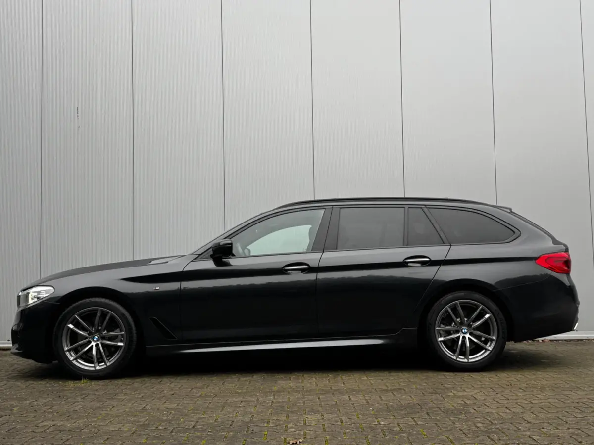 520i M-SPORT HIGH EXECUTIVE PANORAMADAK DEALER STOELVERWARMING LEDER M PAKKET VIRTUAL AMBIANCE TREKHAAK