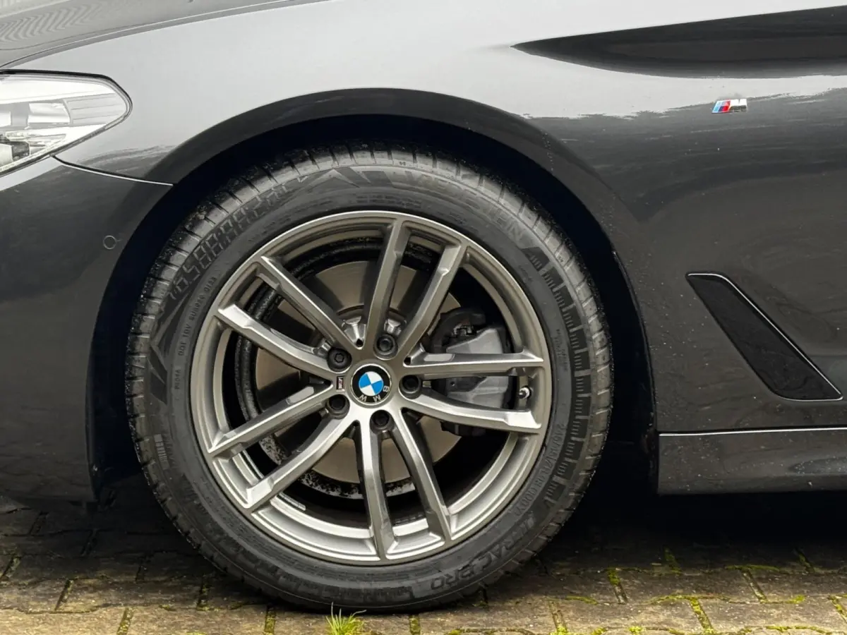 520i M-SPORT HIGH EXECUTIVE PANORAMADAK DEALER STOELVERWARMING LEDER M PAKKET VIRTUAL AMBIANCE TREKHAAK