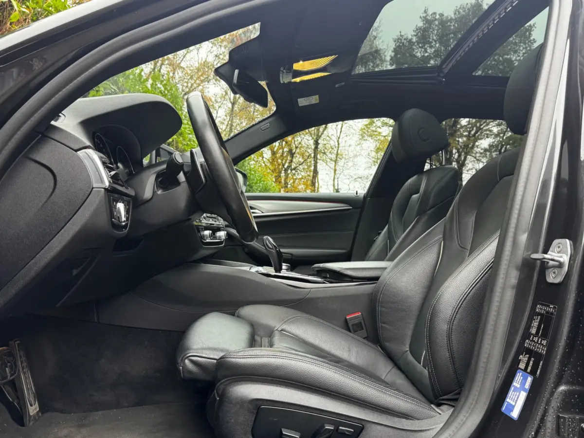 520i M-SPORT HIGH EXECUTIVE PANORAMADAK DEALER STOELVERWARMING LEDER M PAKKET VIRTUAL AMBIANCE TREKHAAK