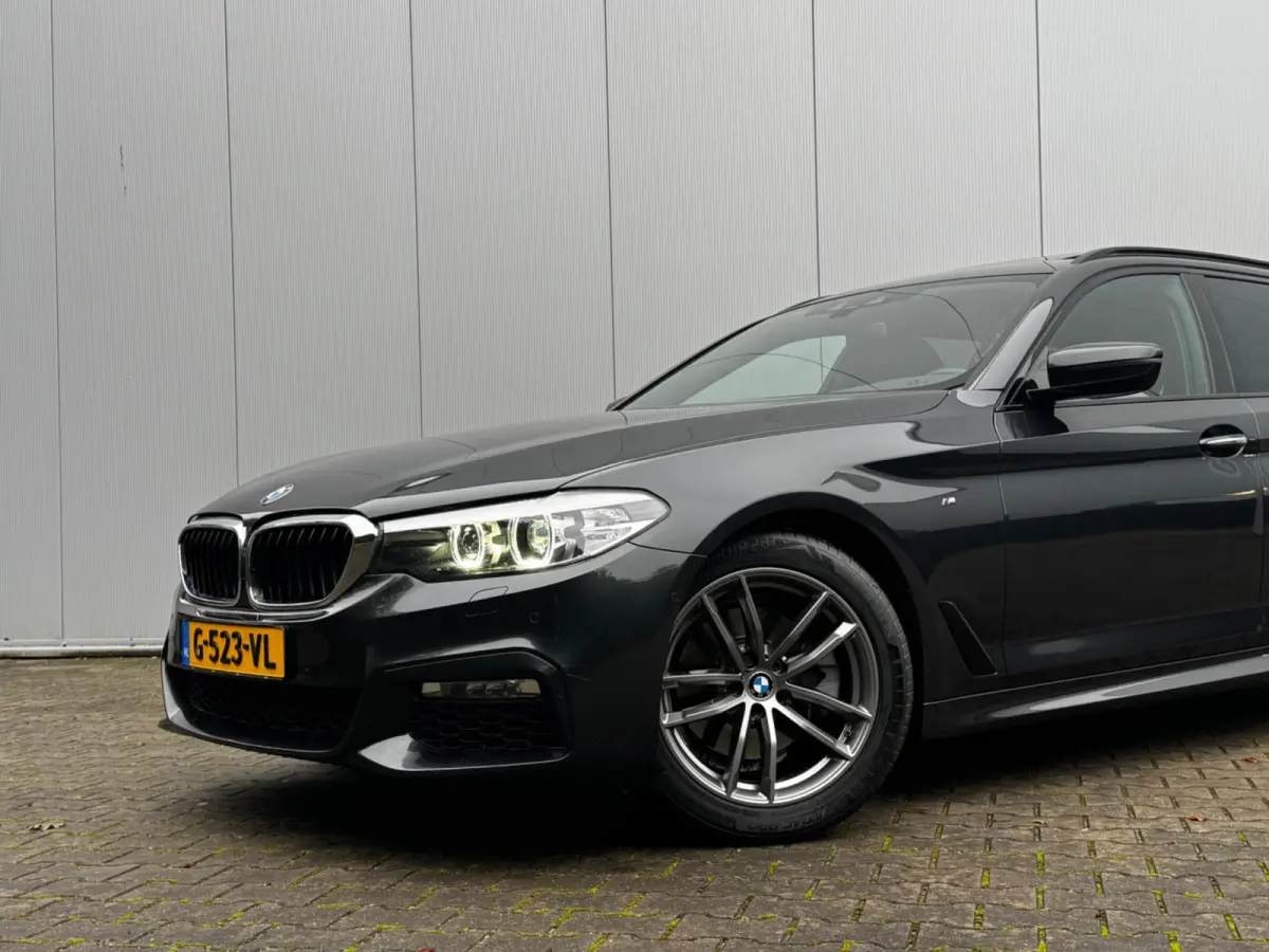 520i M-SPORT HIGH EXECUTIVE PANORAMADAK DEALER STOELVERWARMING LEDER M PAKKET VIRTUAL AMBIANCE TREKHAAK