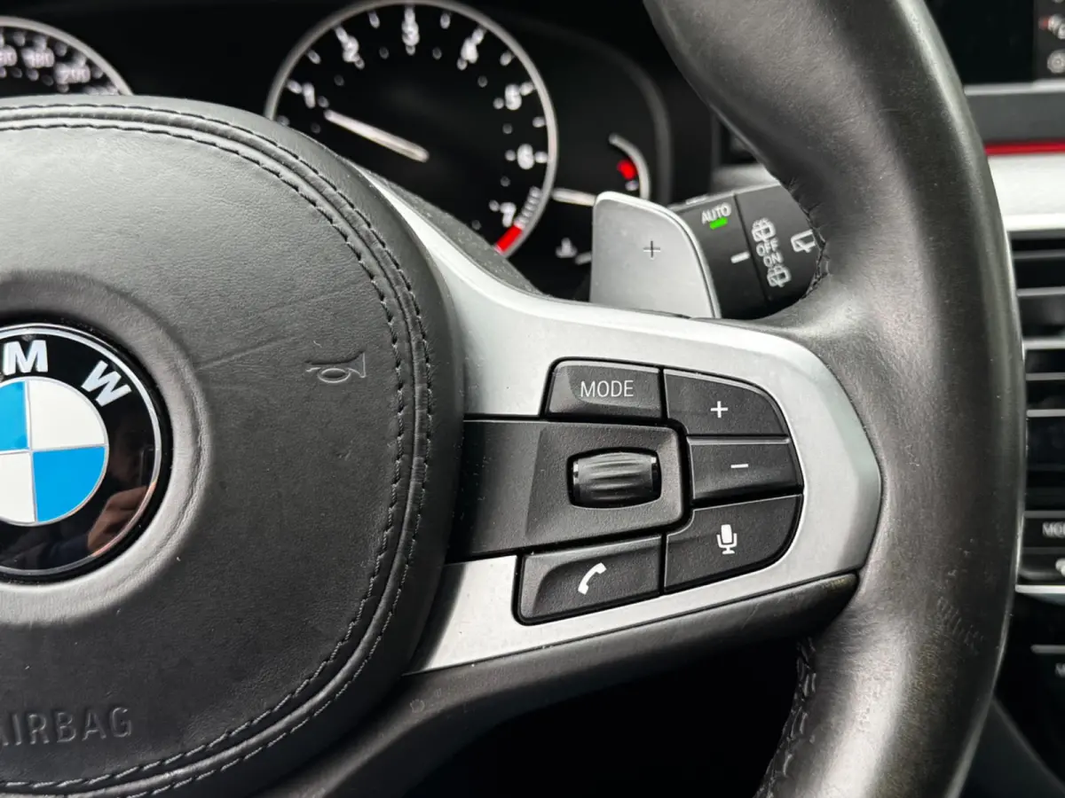 520i M-SPORT HIGH EXECUTIVE PANORAMADAK DEALER STOELVERWARMING LEDER M PAKKET VIRTUAL AMBIANCE TREKHAAK