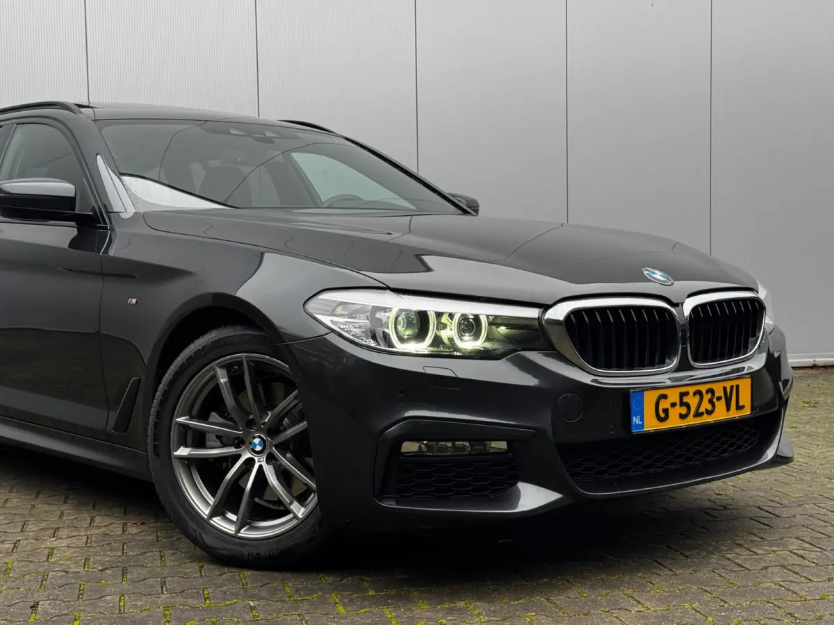 520i M-SPORT HIGH EXECUTIVE PANORAMADAK DEALER STOELVERWARMING LEDER M PAKKET VIRTUAL AMBIANCE TREKHAAK