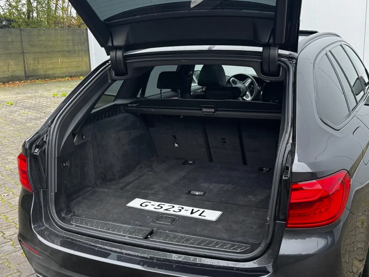 520i M-SPORT HIGH EXECUTIVE PANORAMADAK DEALER STOELVERWARMING LEDER M PAKKET VIRTUAL AMBIANCE TREKHAAK