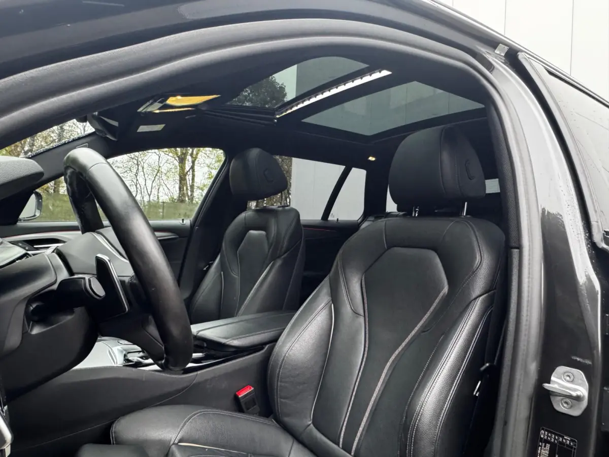 520i M-SPORT HIGH EXECUTIVE PANORAMADAK DEALER STOELVERWARMING LEDER M PAKKET VIRTUAL AMBIANCE TREKHAAK