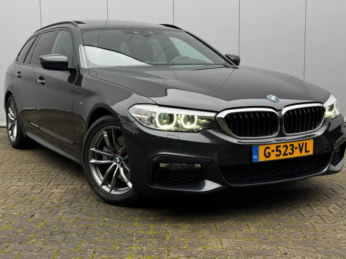 520i M-SPORT HIGH EXECUTIVE PANORAMADAK DEALER STOELVERWARMING LEDER M PAKKET VIRTUAL AMBIANCE TREKHAAK