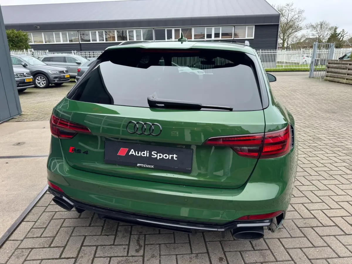 2.9 TFSI RS 4 quattro Exclusive / Pano / 360Cam / Head-Up / Uniek mooie uitvoering !!!.