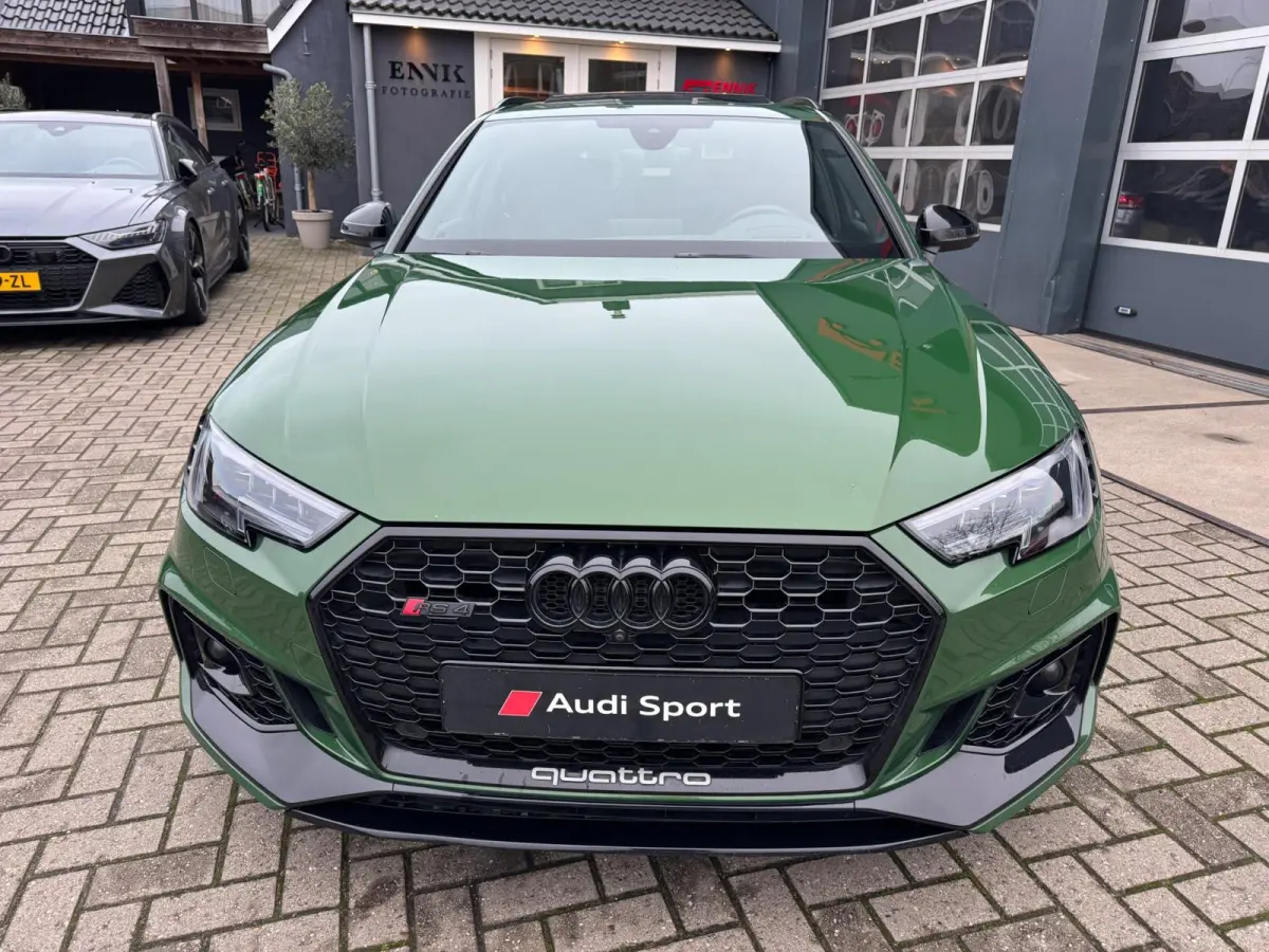 2.9 TFSI RS 4 quattro Exclusive / Pano / 360Cam / Head-Up / Uniek mooie uitvoering !!!.