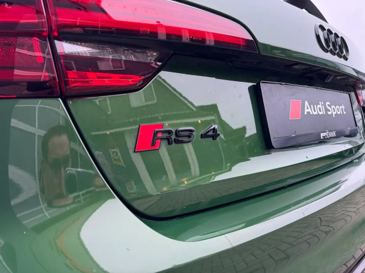 2.9 TFSI RS 4 quattro Exclusive / Pano / 360Cam / Head-Up / Uniek mooie uitvoering !!!.