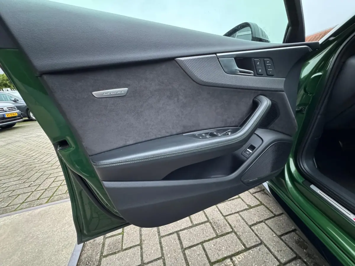 2.9 TFSI RS 4 quattro Exclusive / Pano / 360Cam / Head-Up / Uniek mooie uitvoering !!!.